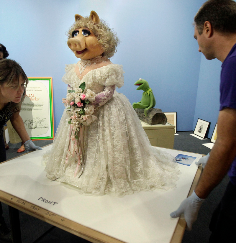 Illustration for article titled Miss Piggy Will Be Getting Married in Vivienne Westwood, Of Course